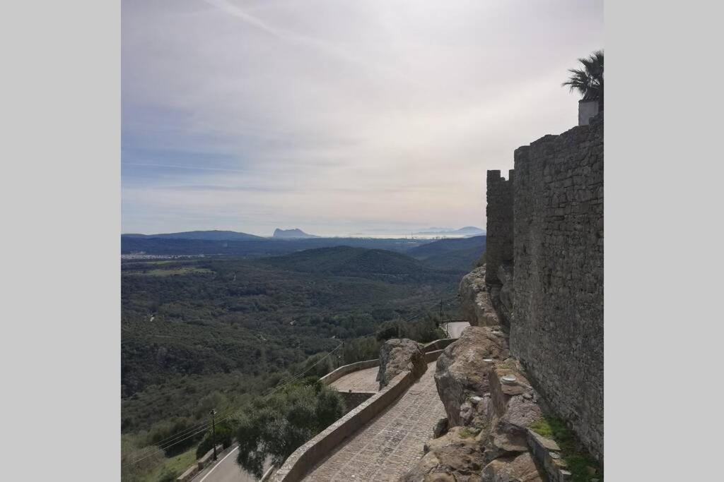 Casa En Fortaleza Medieval カステリャール・デ・ラ・フロンテラ エクステリア 写真